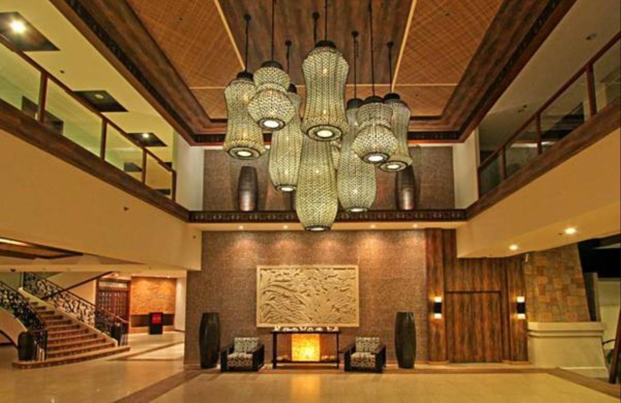 The Bellevue Resort Panglao Exteriör bild The lobby of the hotel