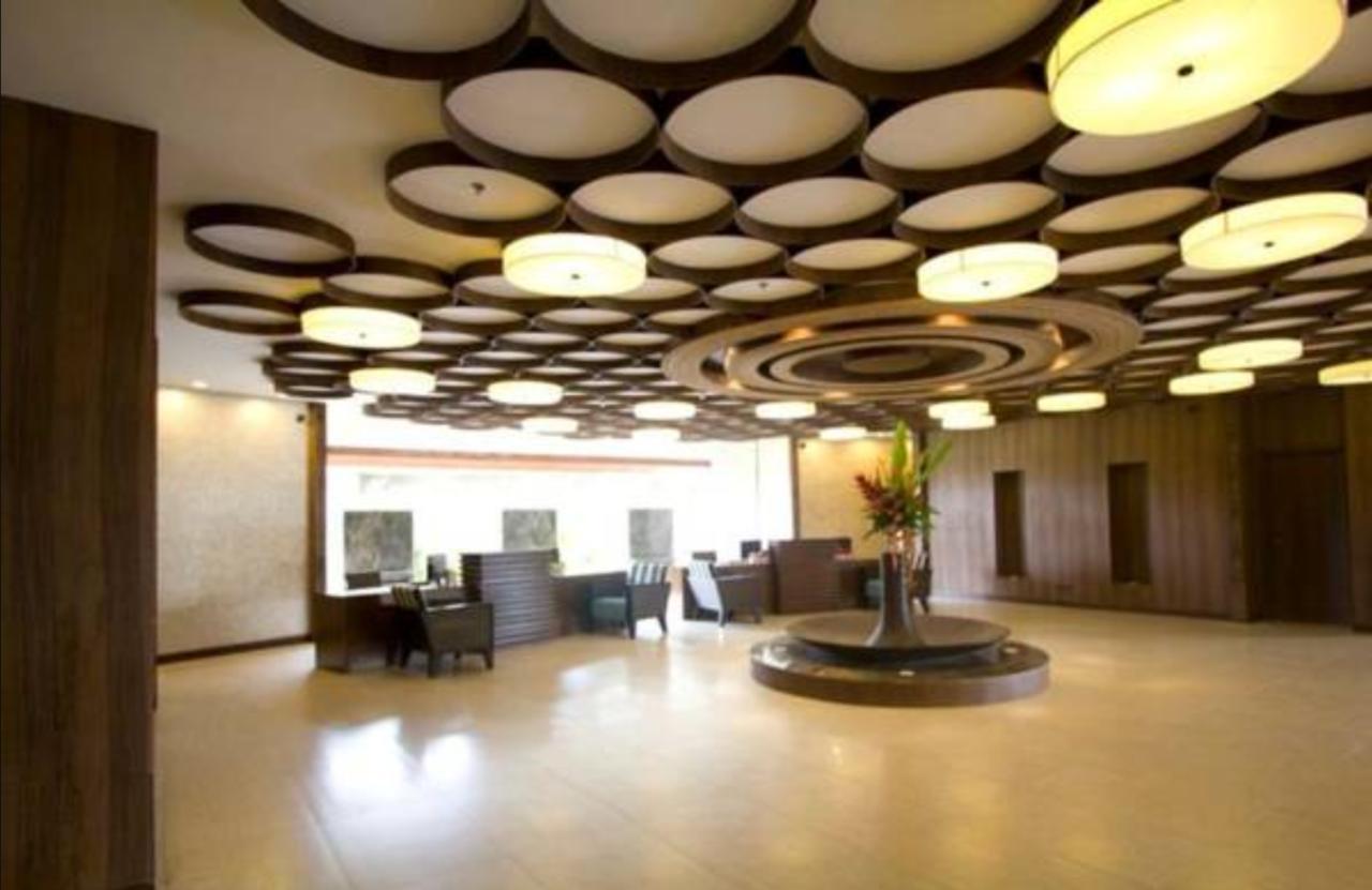 The Bellevue Resort Panglao Exteriör bild The lobby of the hotel