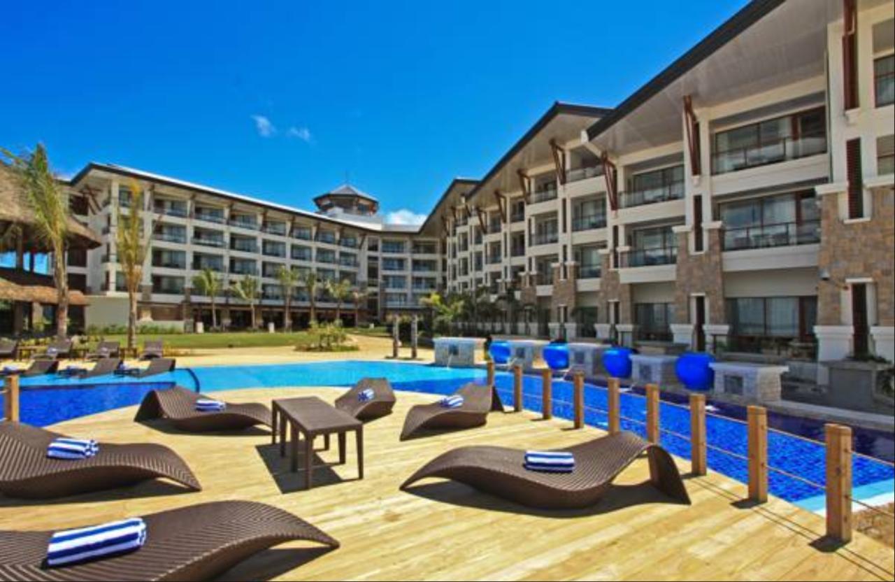 The Bellevue Resort Panglao Exteriör bild The swimming pool at the hotel