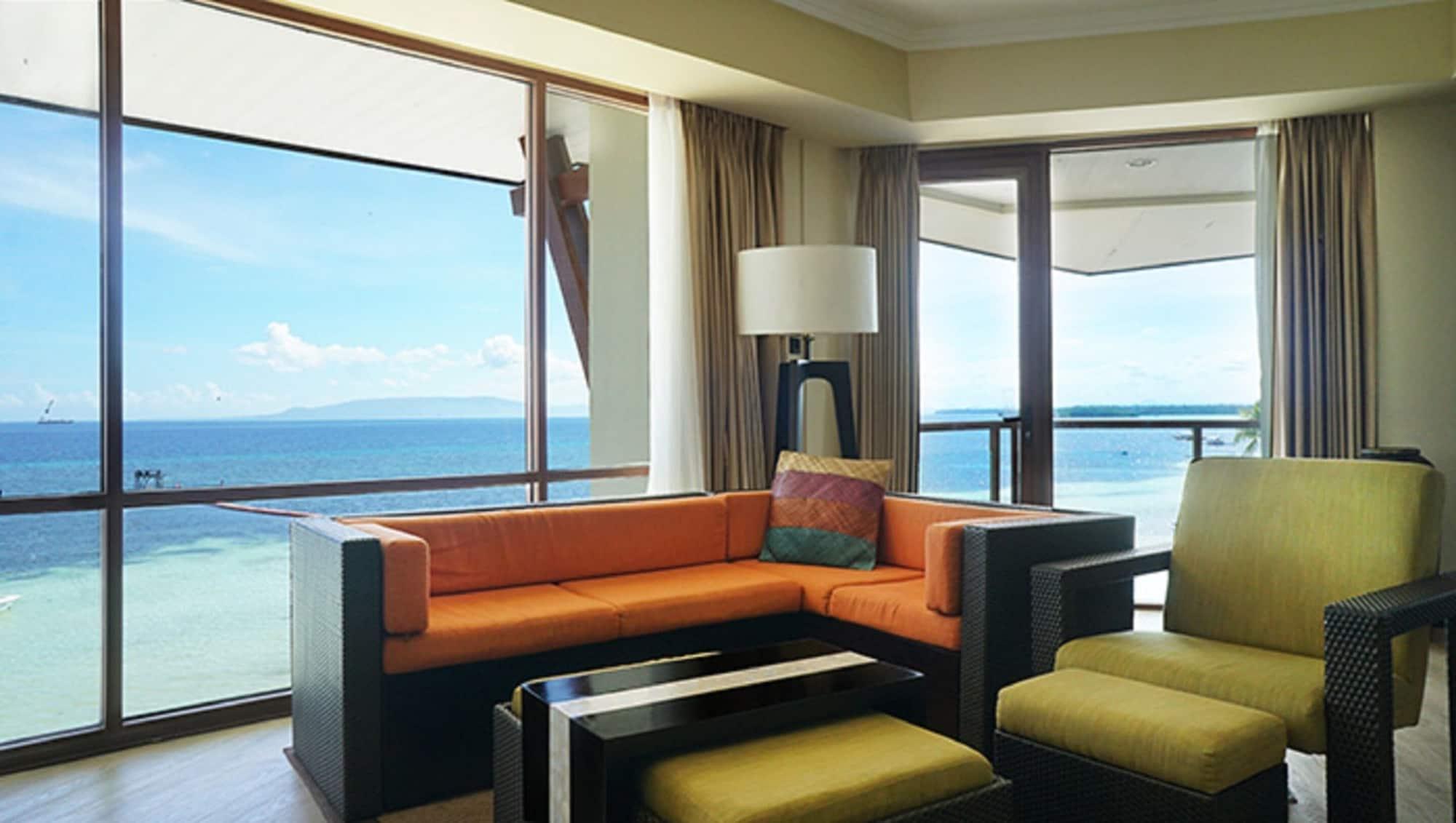 The Bellevue Resort Panglao Exteriör bild A living room at the Shangri-La at the Fort