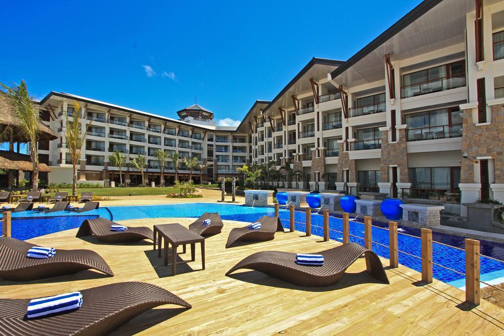 The Bellevue Resort Panglao Exteriör bild The pool at the Radisson Blu Hotel Cebu