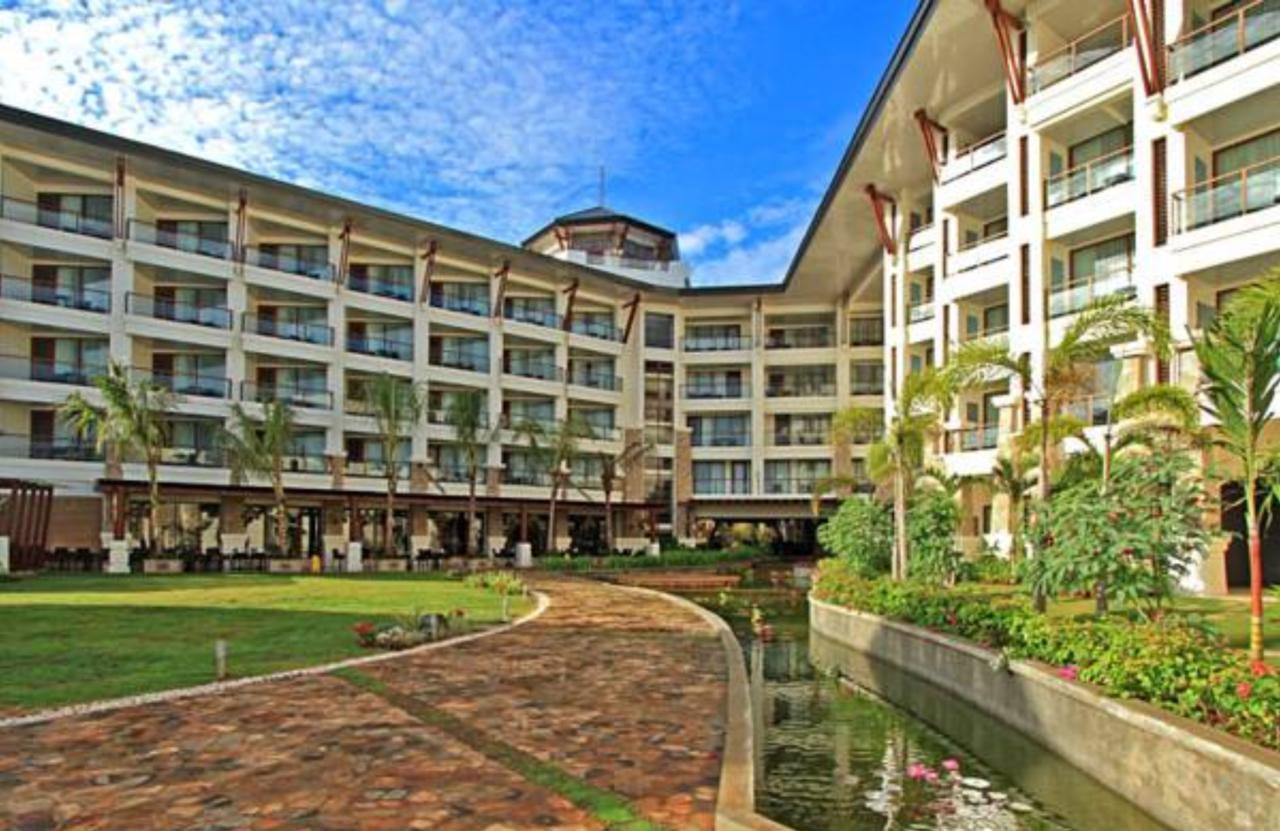 The Bellevue Resort Panglao Exteriör bild The hotel's main building