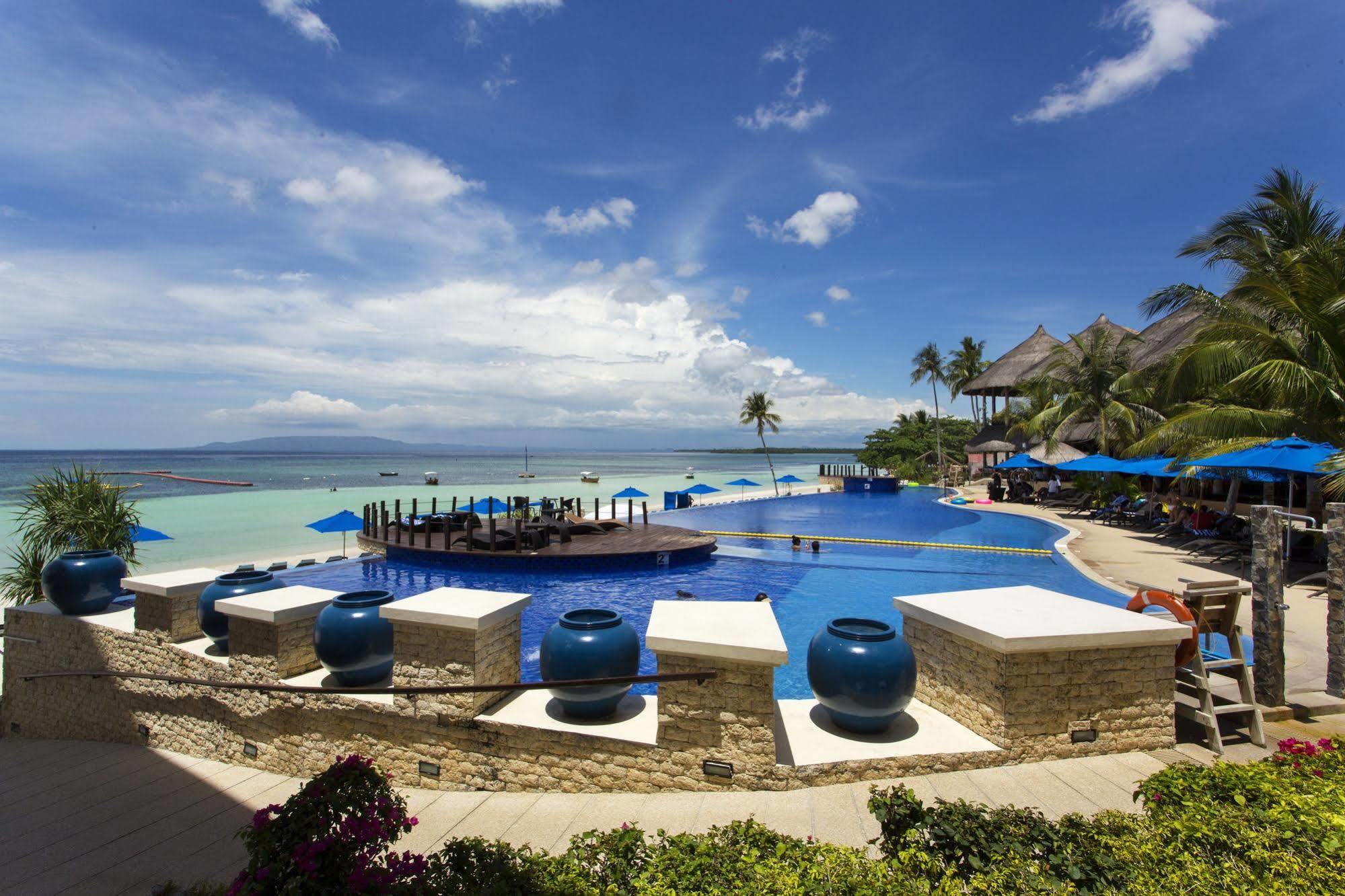 The Bellevue Resort Panglao Exteriör bild The pool at the Shangri-La resort